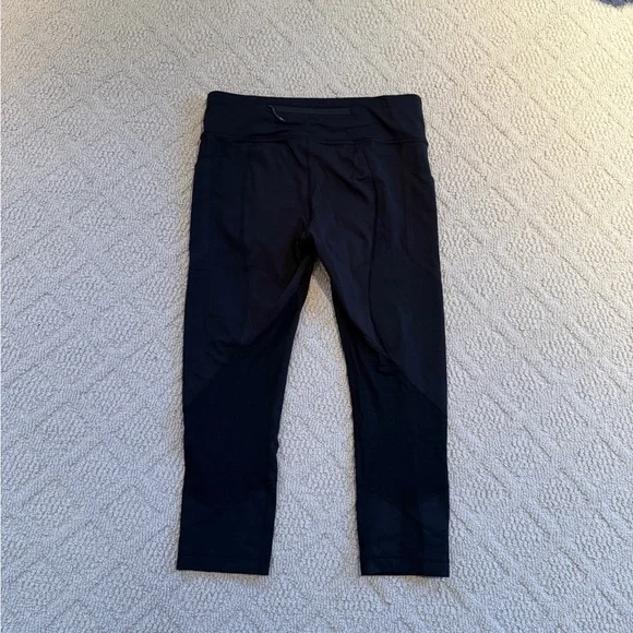 Lululemon Black Cropped Leggings - Picture 2 of 4